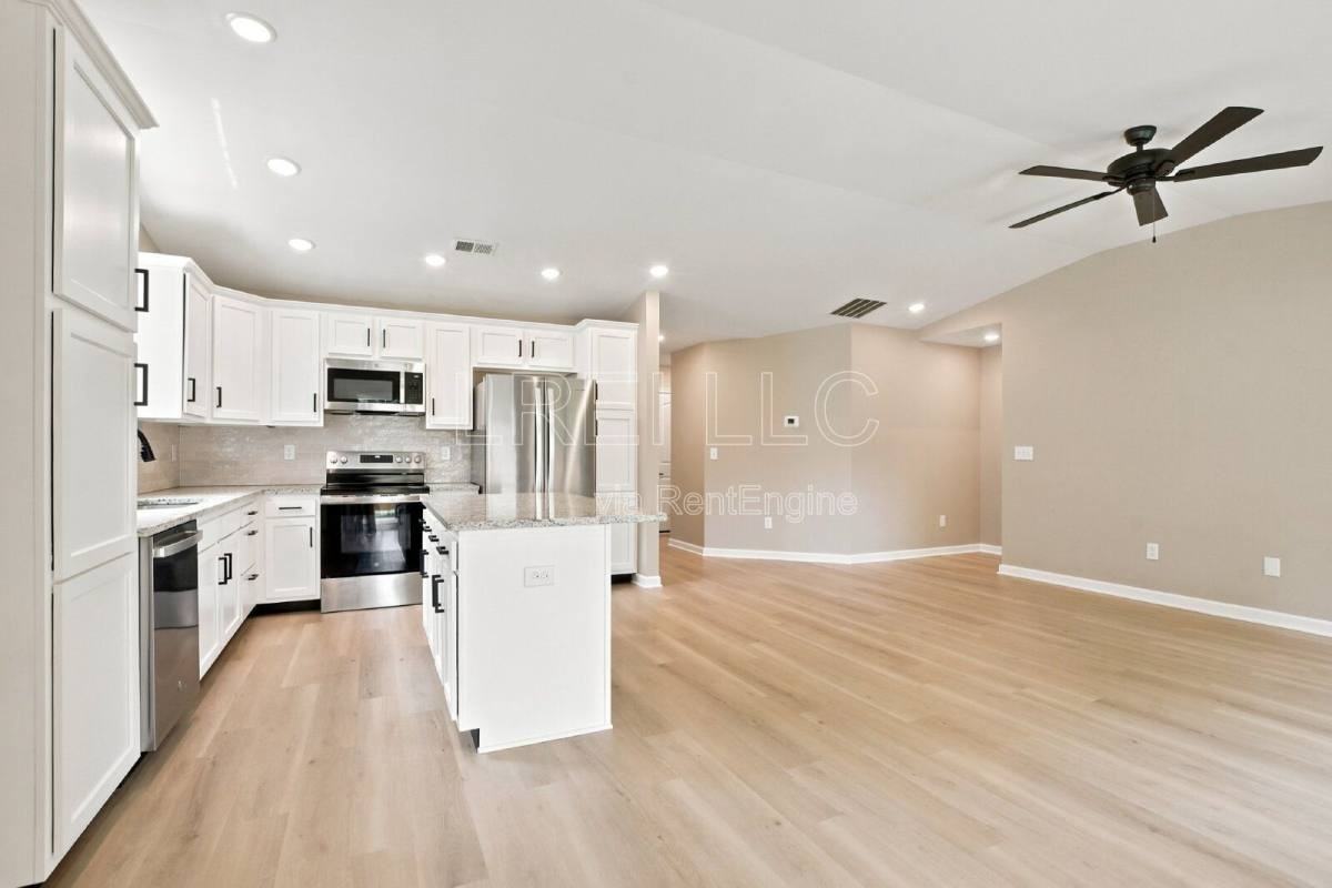 11017 Meadow Run Rd - Photo 4 of 10
