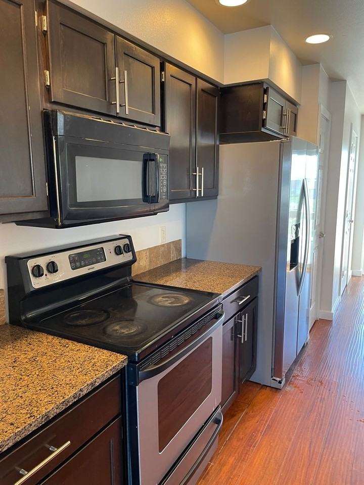 527 E St Ne - Photo 3 of 19