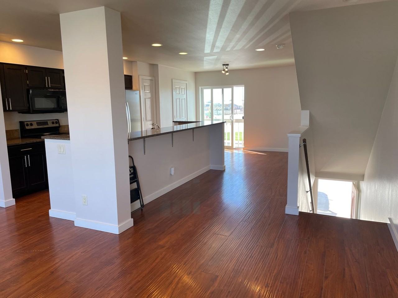 527 E St Ne - Photo 4 of 19