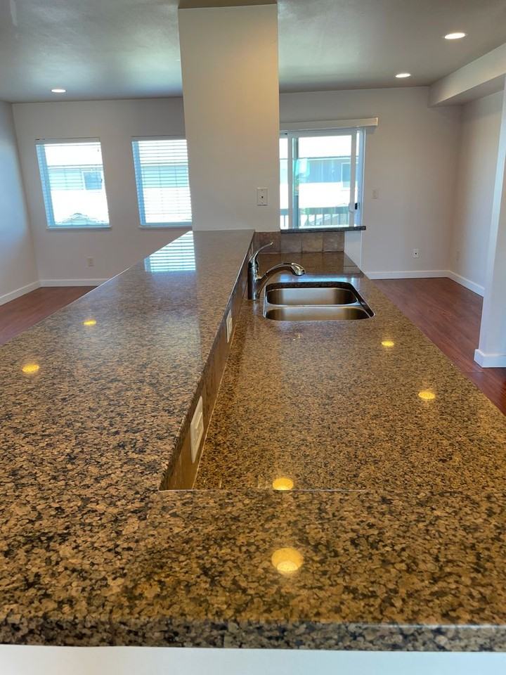 527 E St Ne - Photo 5 of 19