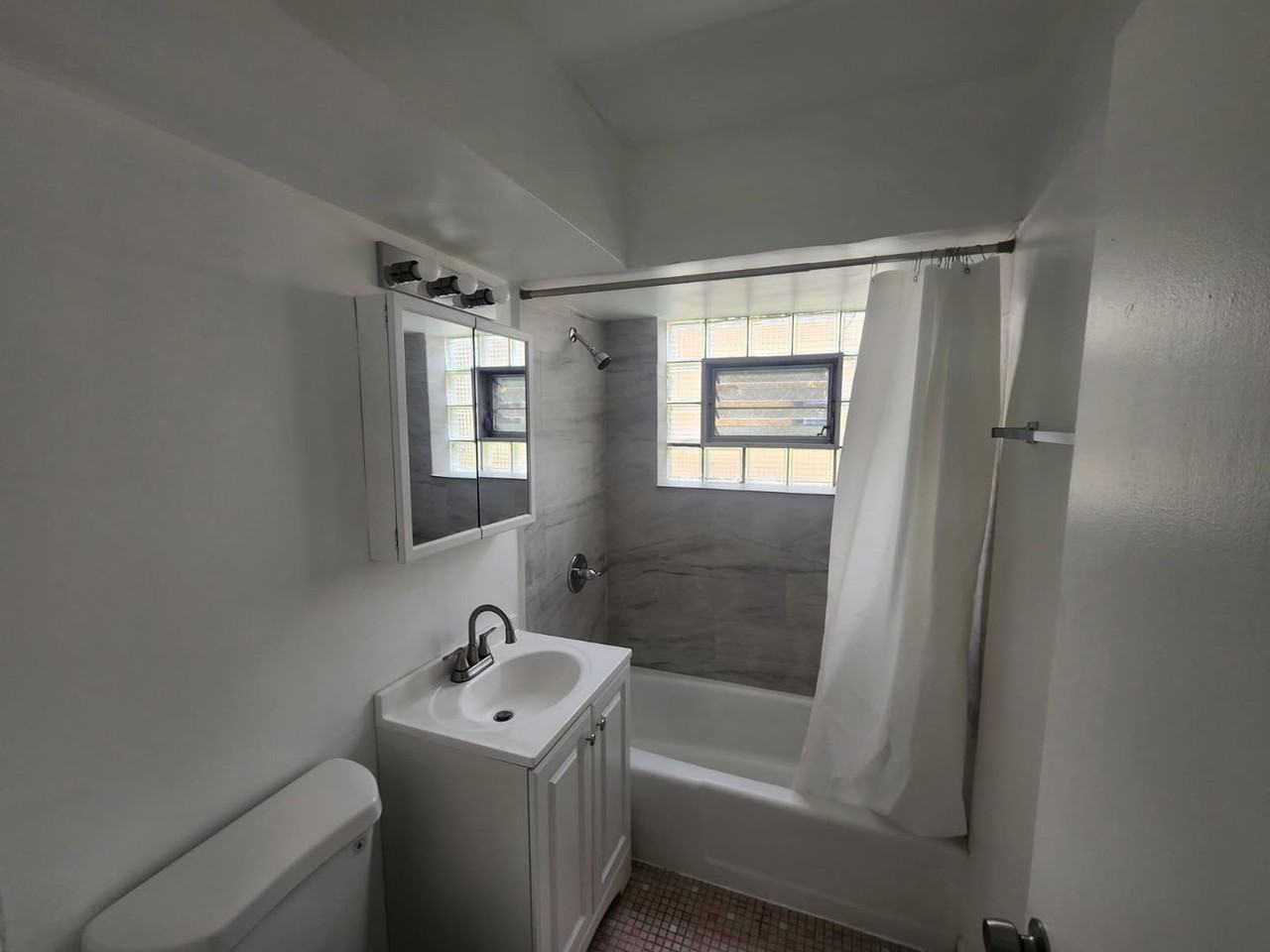 sb901-07 - Photo 4 of 4