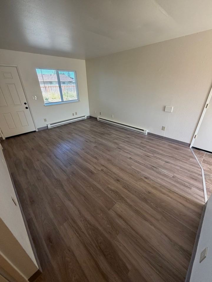 1373 27th Ave Se - Photo 2 of 21