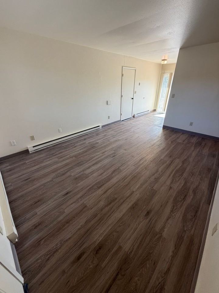 1373 27th Ave Se - Photo 3 of 21
