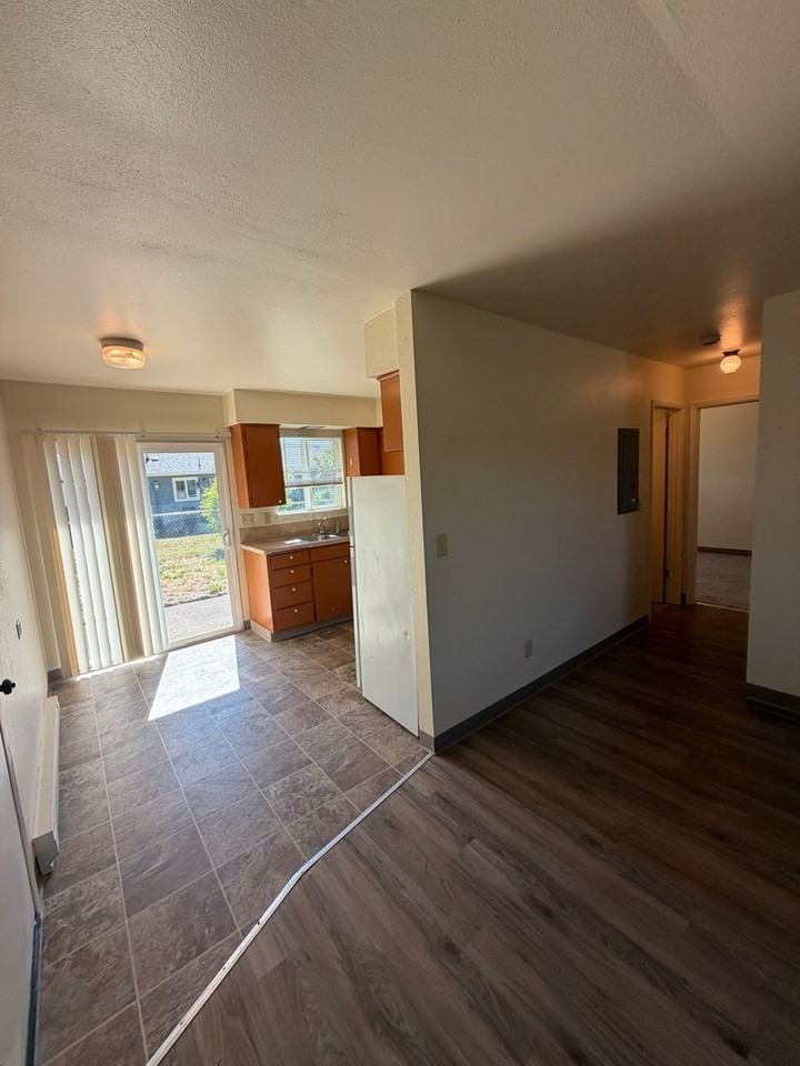 1373 27th Ave Se - Photo 4 of 21