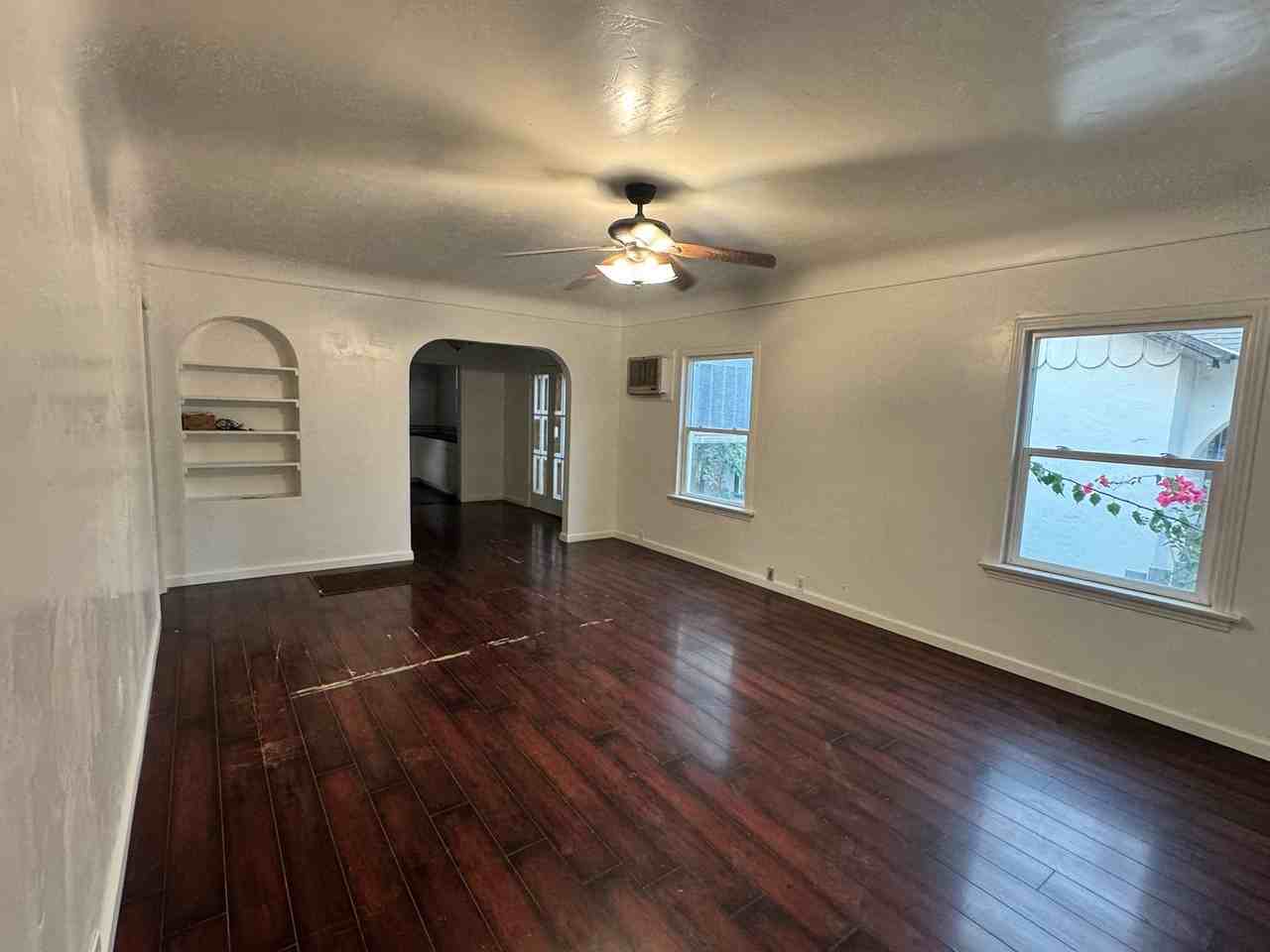 622 E St - Photo 3 of 9
