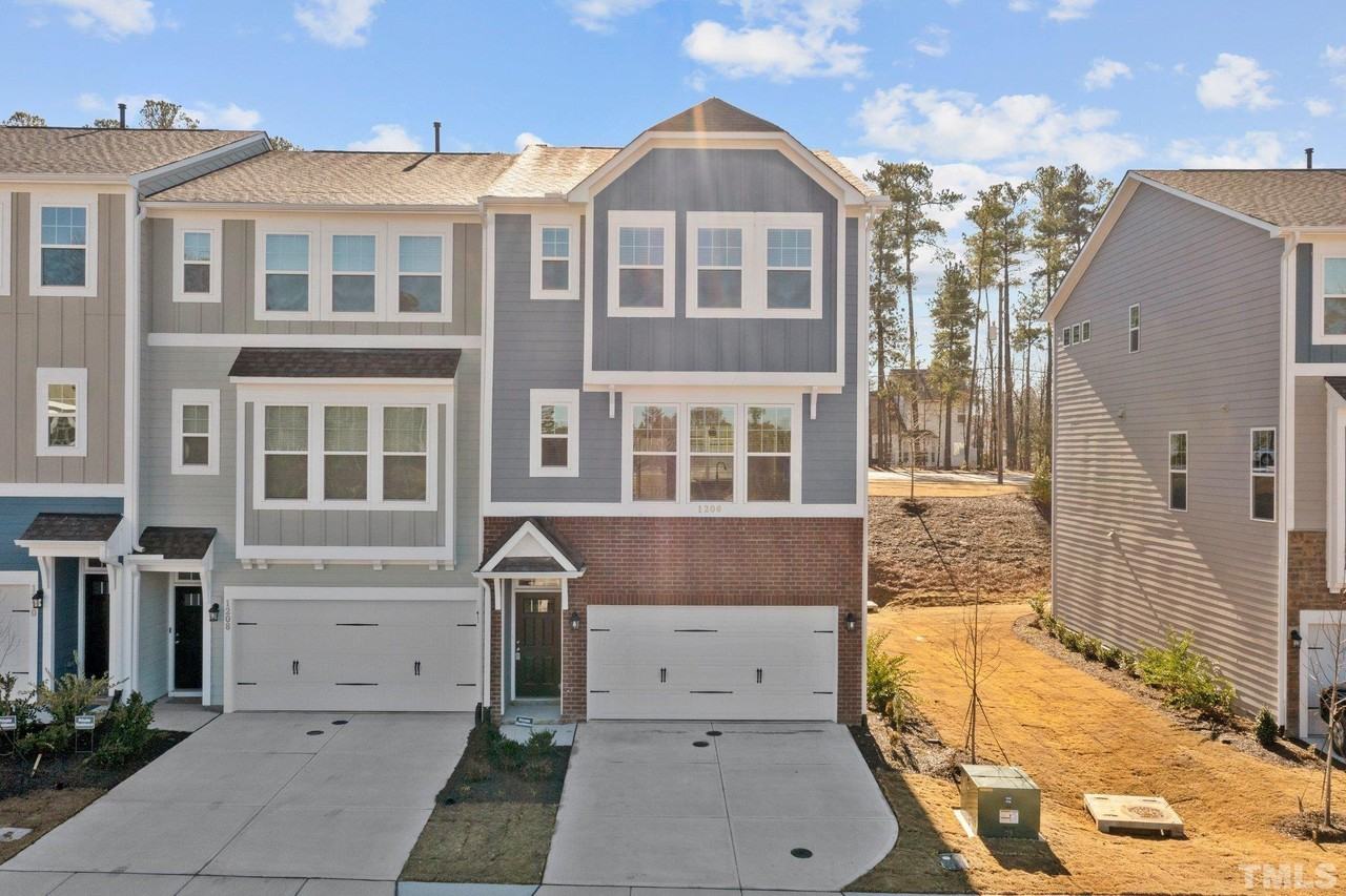 1206 Commack Dr - Photo 2 of 49