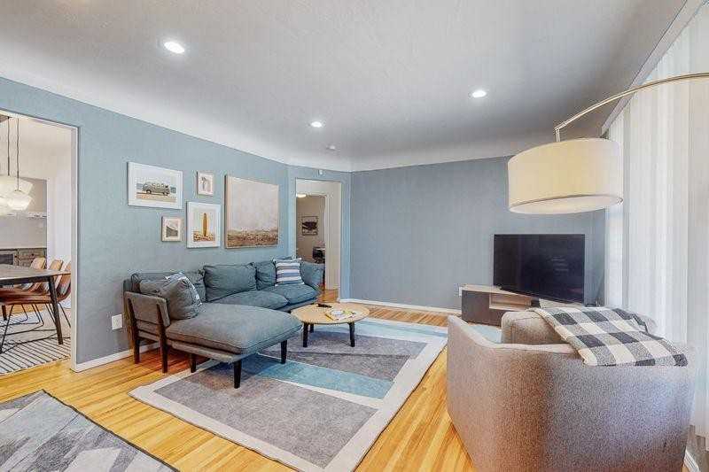 837 Adams St Ne - Photo 4 of 50