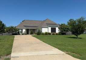 featured image of 221 Ironwood Pl