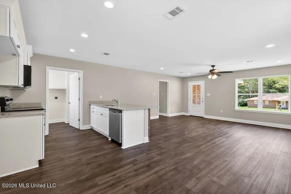 44 John Travis Rd - Photo 2 of 24