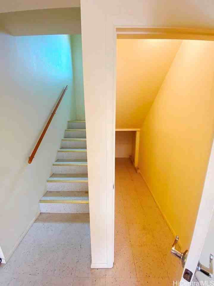 670 Hunalewa St #A - Photo 3 of 13