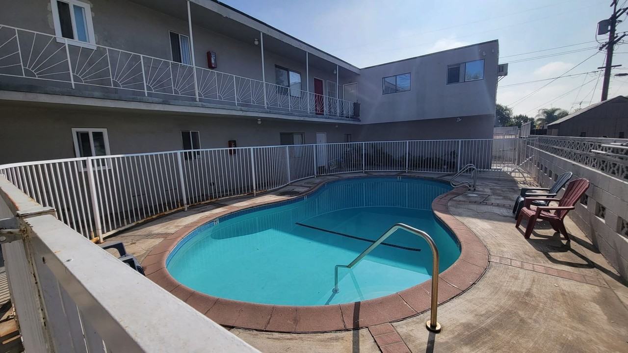 6336 TUJUNGA AVE. - Photo 2 of 4