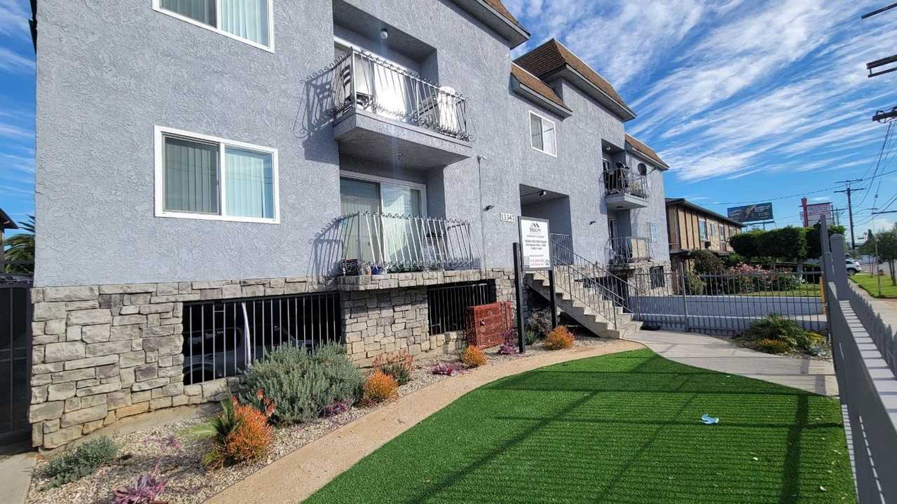 13347 VICTORY BLVD. - Photo 3 of 4