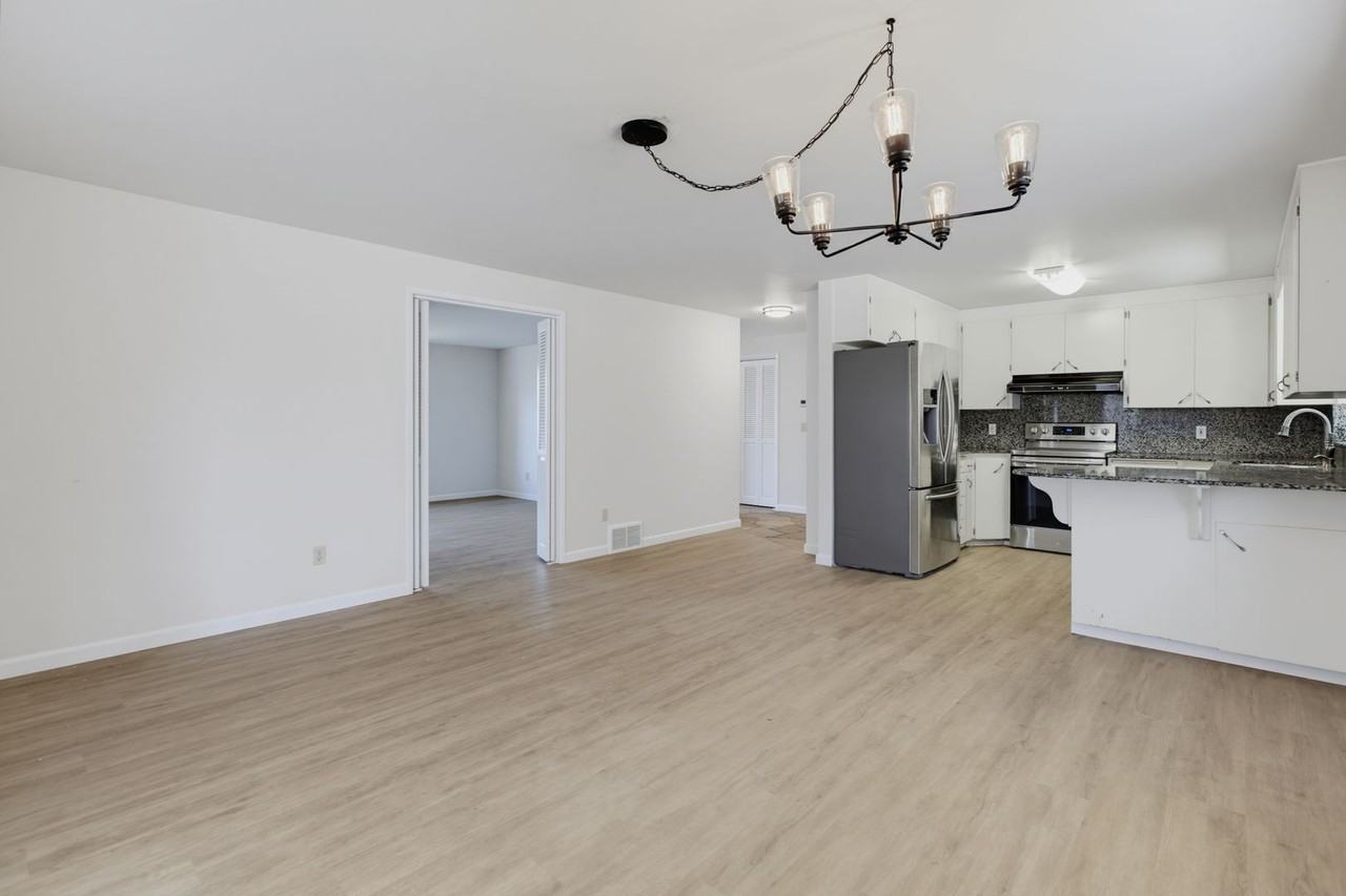 14204 Se 144th St - Photo 4 of 11