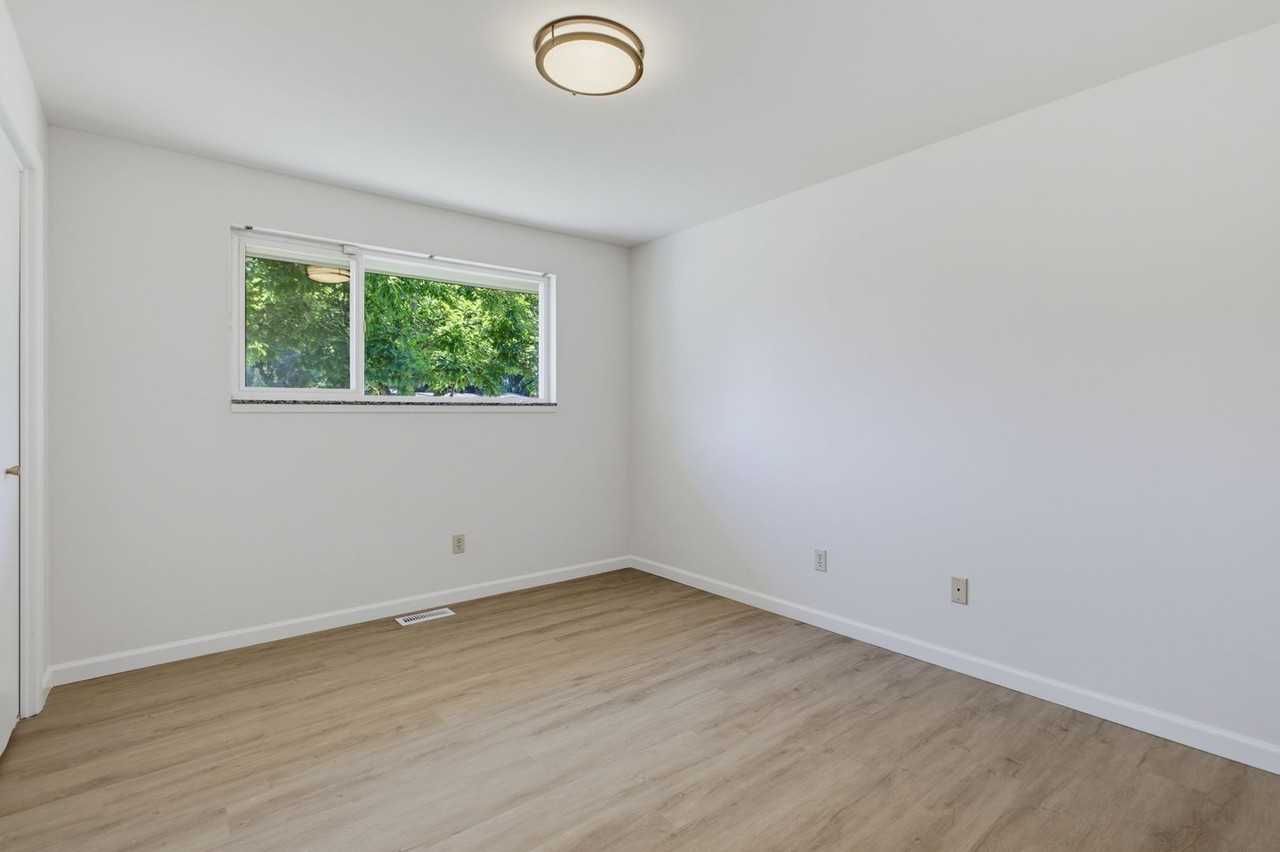 14204 Se 144th St - Photo 5 of 11