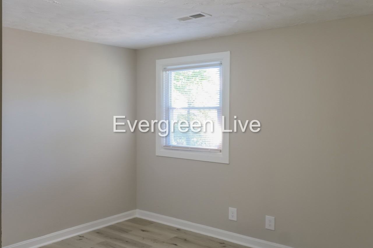 1612 Hopewell Ave - Photo 2 of 15