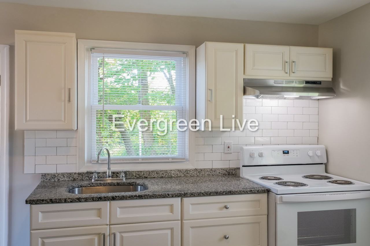 1612 Hopewell Ave - Photo 3 of 15