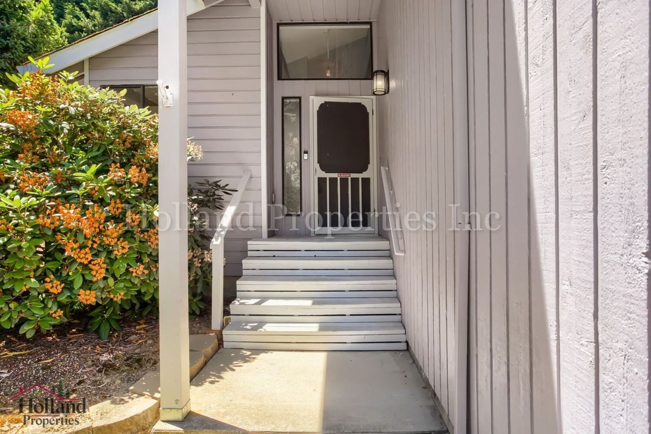 6765 Sw 152nd Ave - Photo 2 of 18