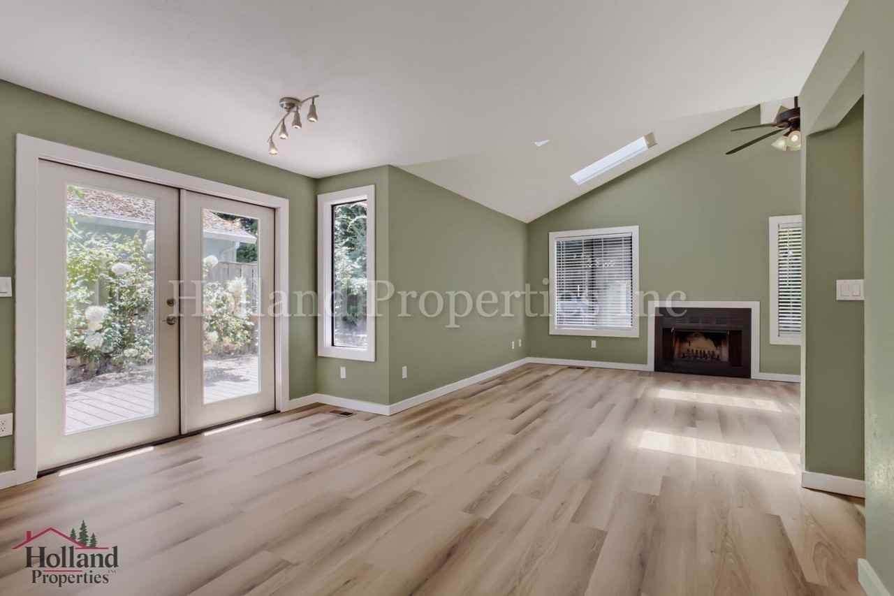 6765 Sw 152nd Ave - Photo 4 of 18