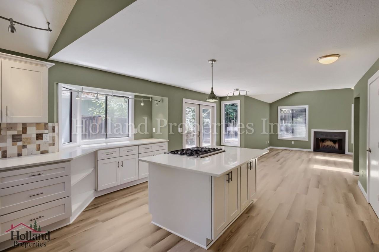 6765 Sw 152nd Ave - Photo 5 of 18