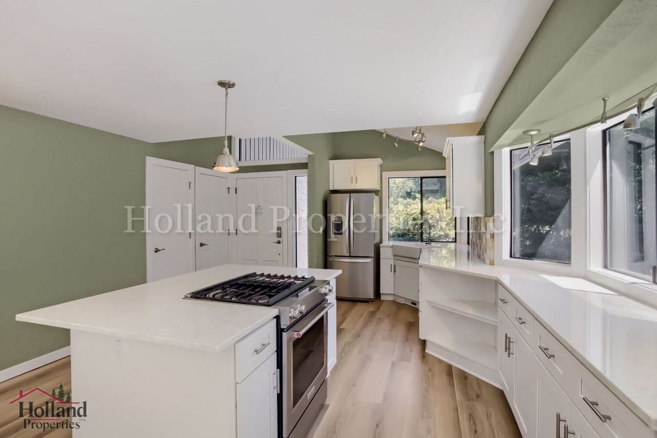 6765 Sw 152nd Ave - Photo 7 of 18