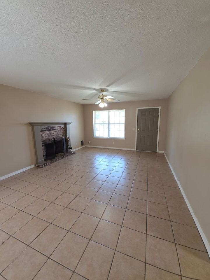 1303 E 13th St - Photo 2 of 21
