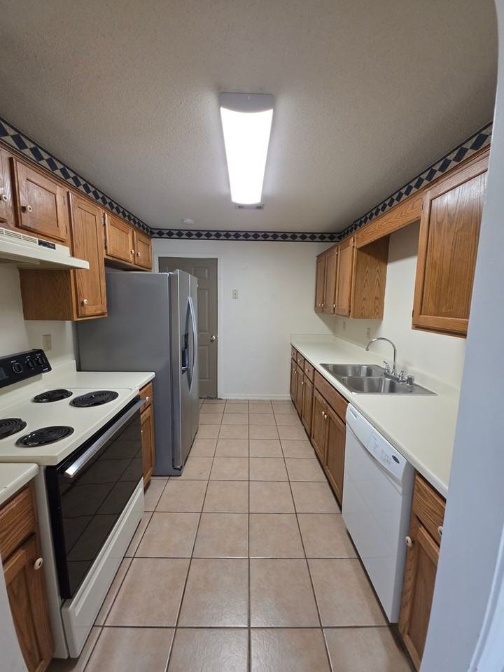 1303 E 13th St - Photo 5 of 21