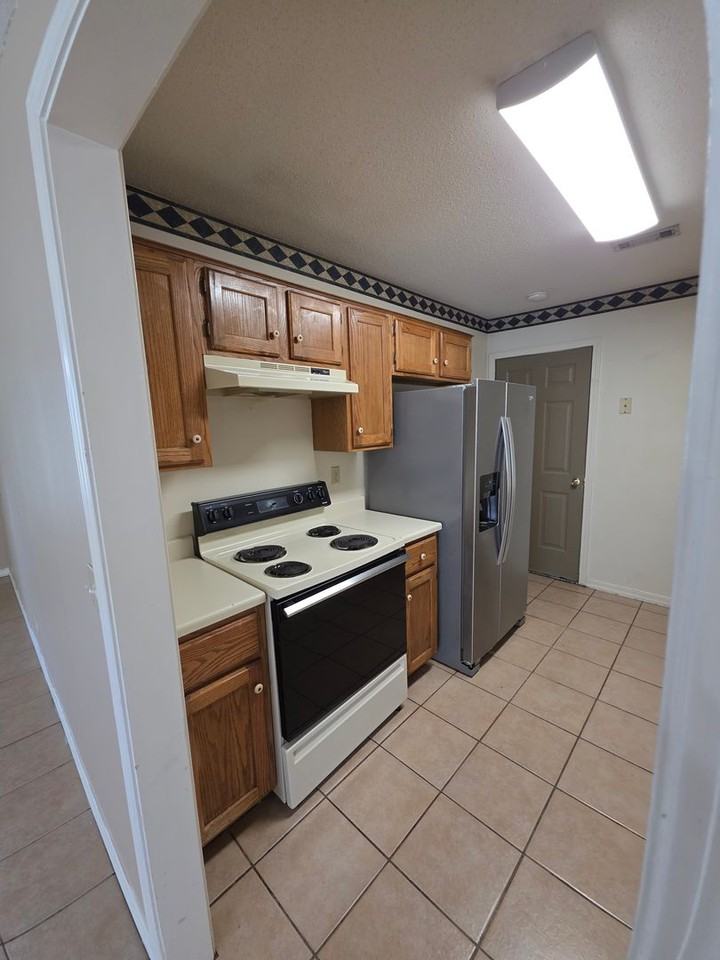 1303 E 13th St - Photo 6 of 21