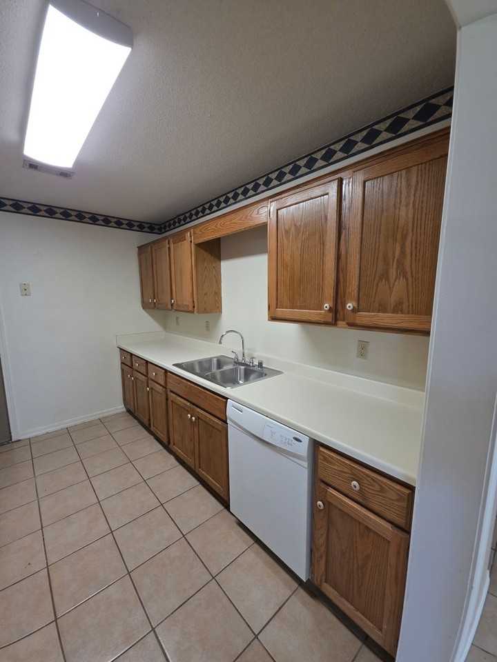 1303 E 13th St - Photo 7 of 21
