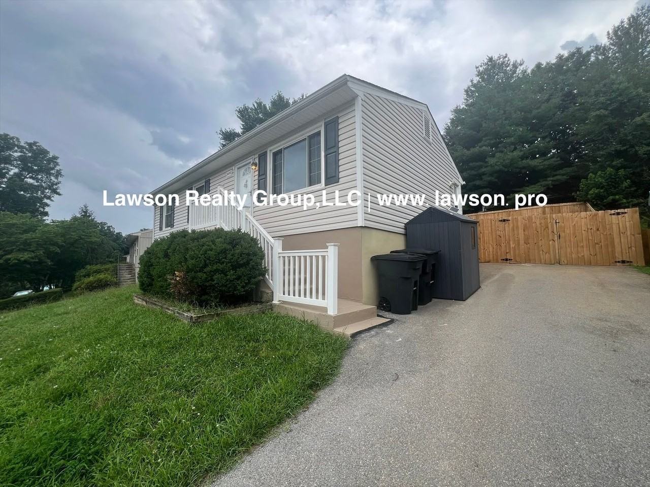 5405 Starkey Rd - Photo 3 of 42