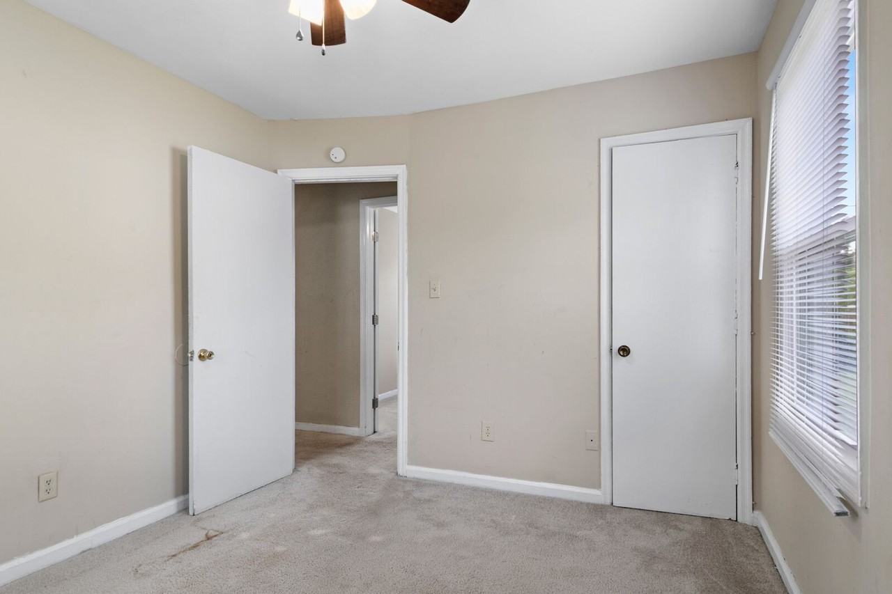 503 Woodfin Rd - Photo 4 of 20