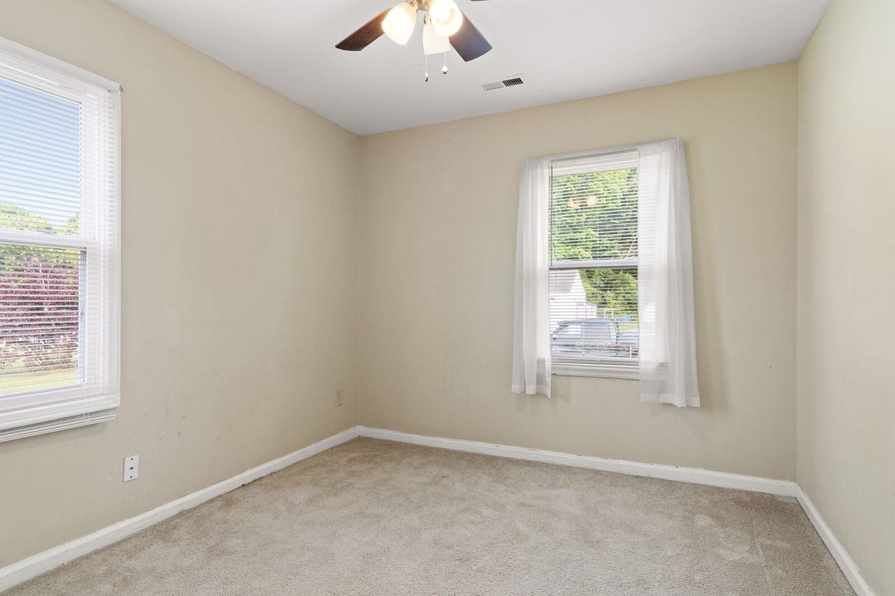 503 Woodfin Rd - Photo 5 of 20