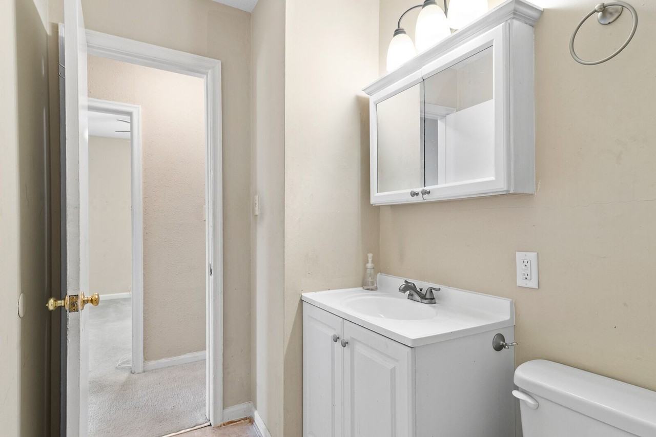 503 Woodfin Rd - Photo 7 of 20