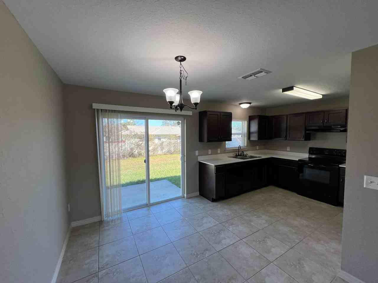 457 Marion Oaks Ln - Photo 5 of 22