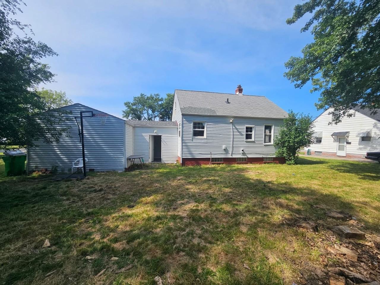 20630 Morris Ave - Photo 3 of 23