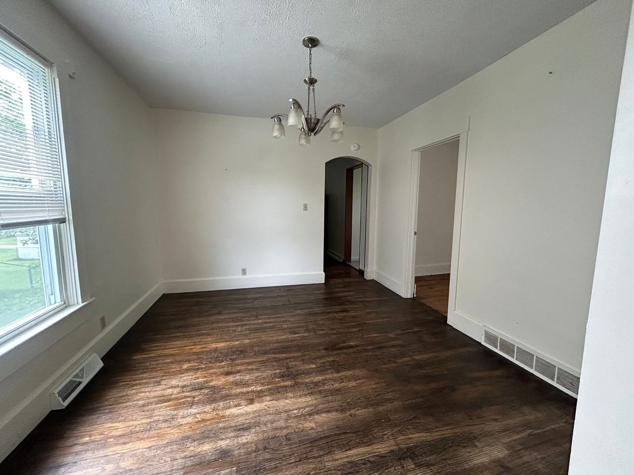 226 Park St - Photo 5 of 19