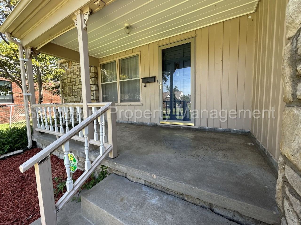 737 S Quebec Ave - Photo 2 of 13