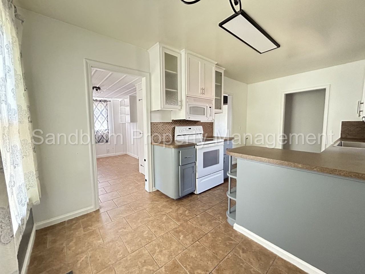737 S Quebec Ave - Photo 7 of 13
