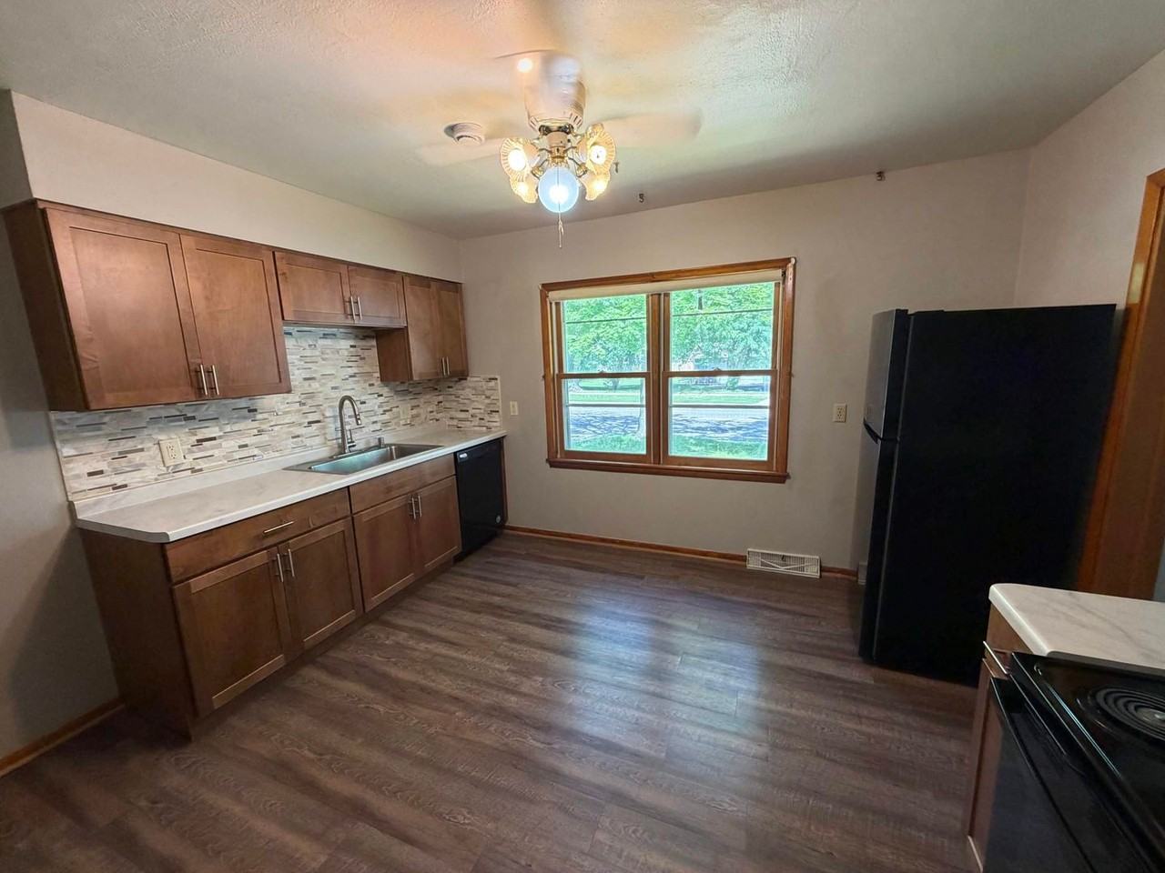 704 Gilbert St - Photo 3 of 19