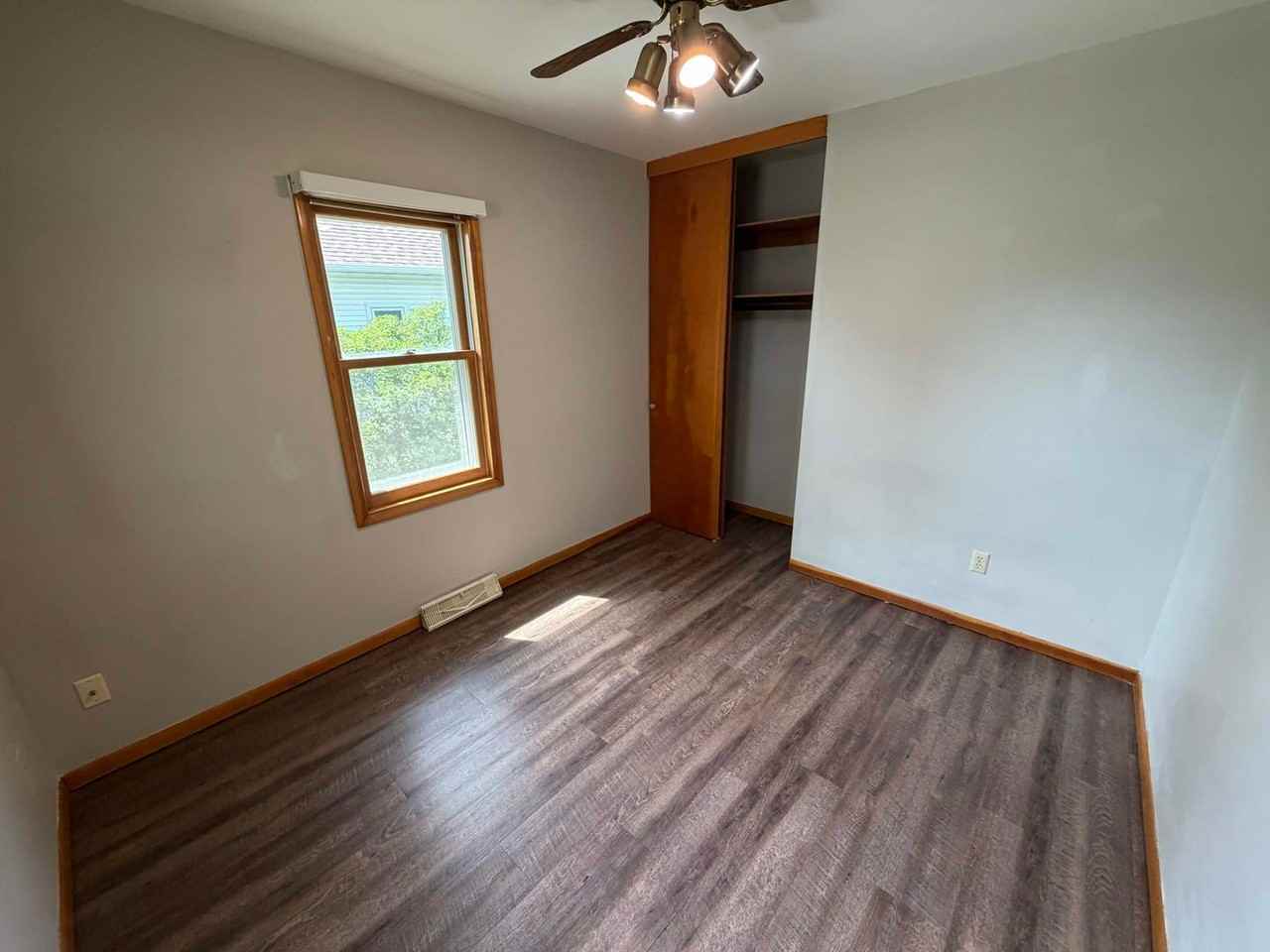 704 Gilbert St - Photo 6 of 19