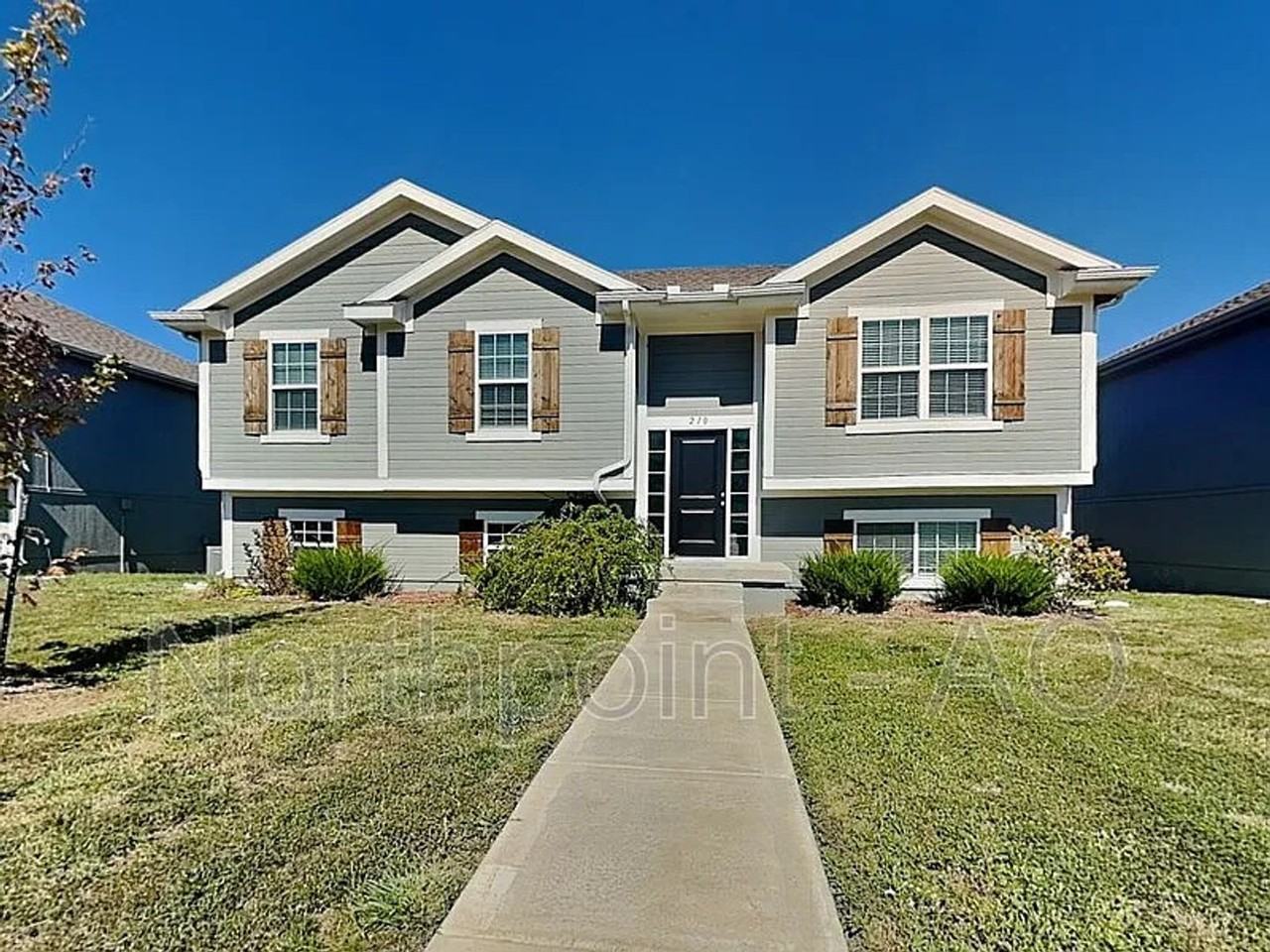 210 Ramblewood Dr - Photo 3 of 4