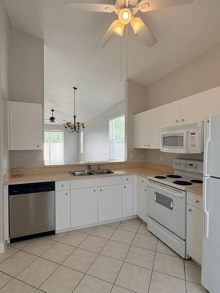 3636 Pine Oak Cir #108 - Photo 2 of 28
