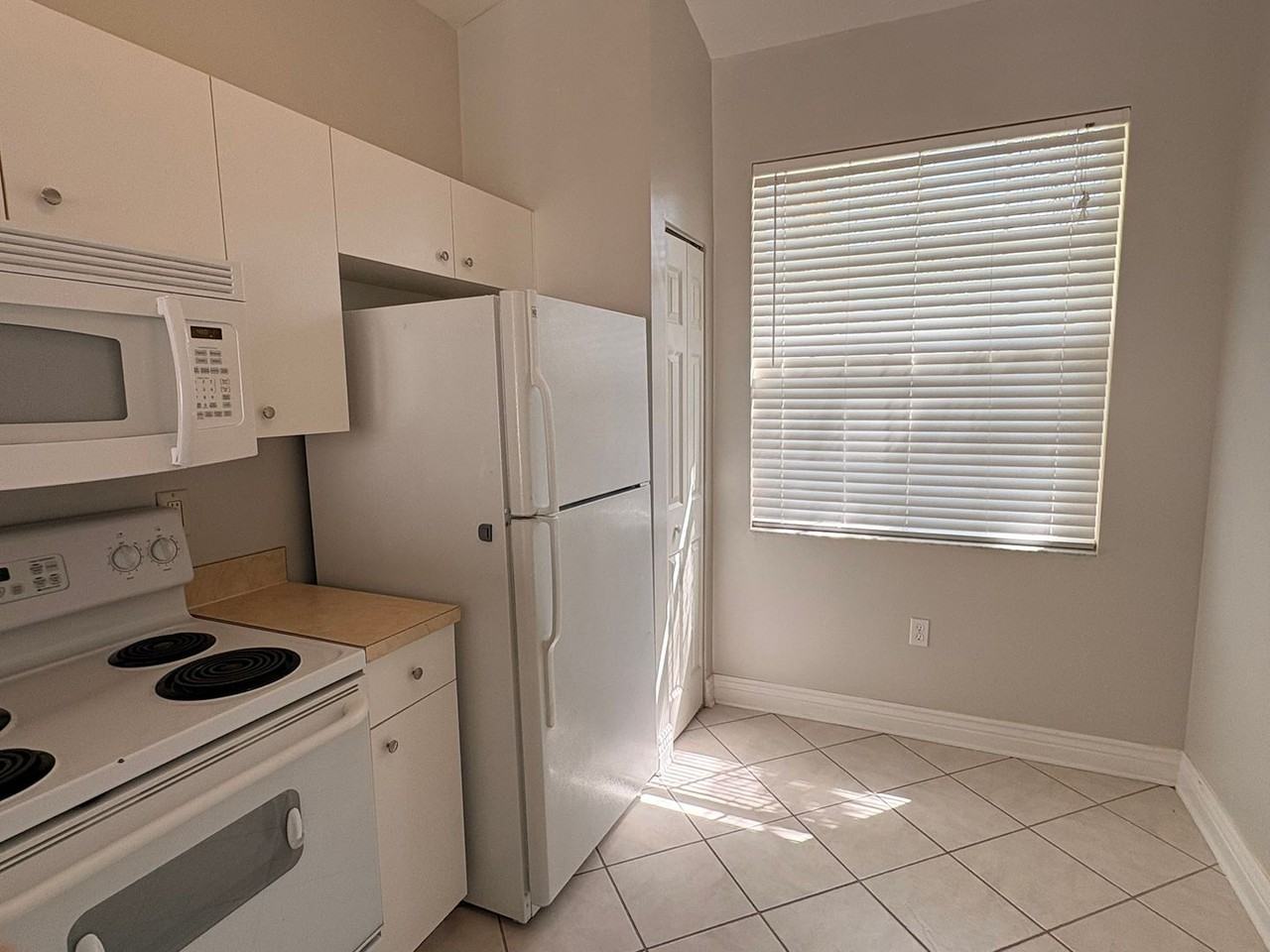 3636 Pine Oak Cir #108 - Photo 3 of 28