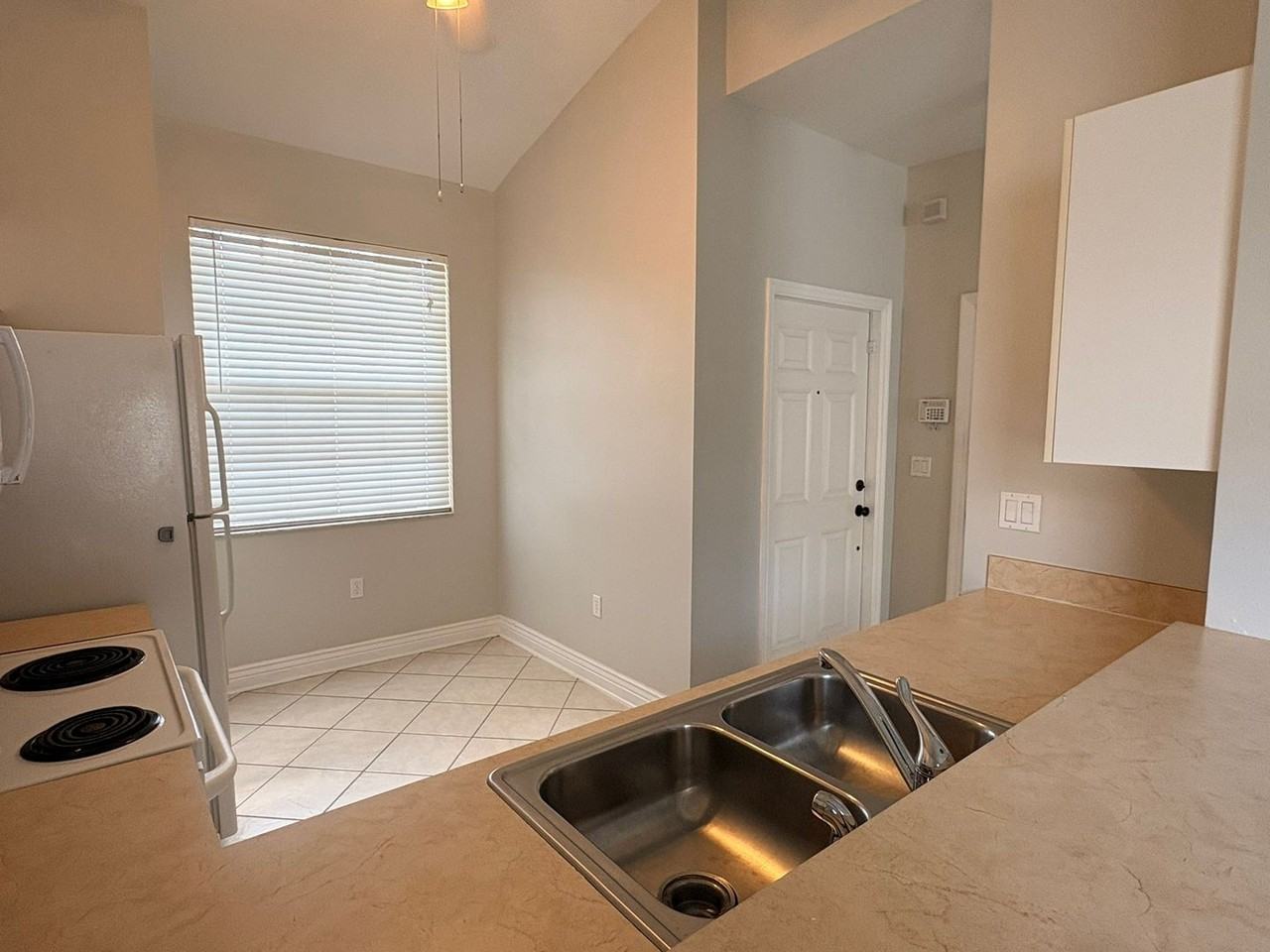 3636 Pine Oak Cir #108 - Photo 4 of 28