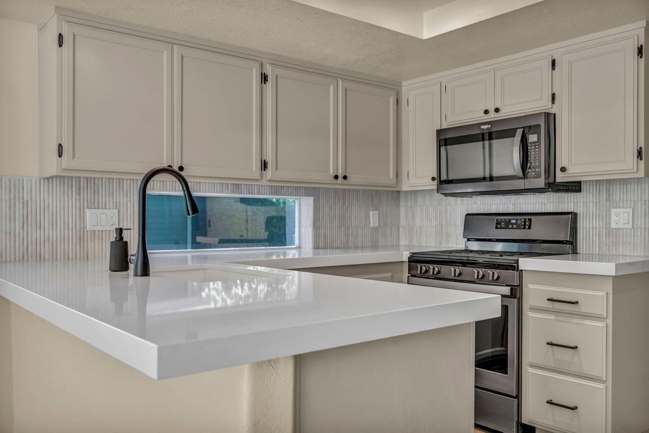 7554 Wheeldale Cir - Photo 5 of 39