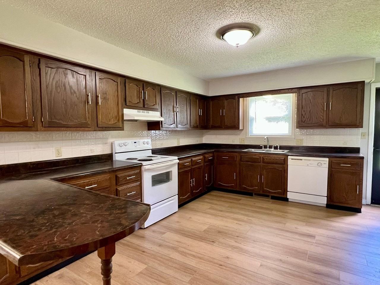 903 E Cambridge St - Photo 5 of 15