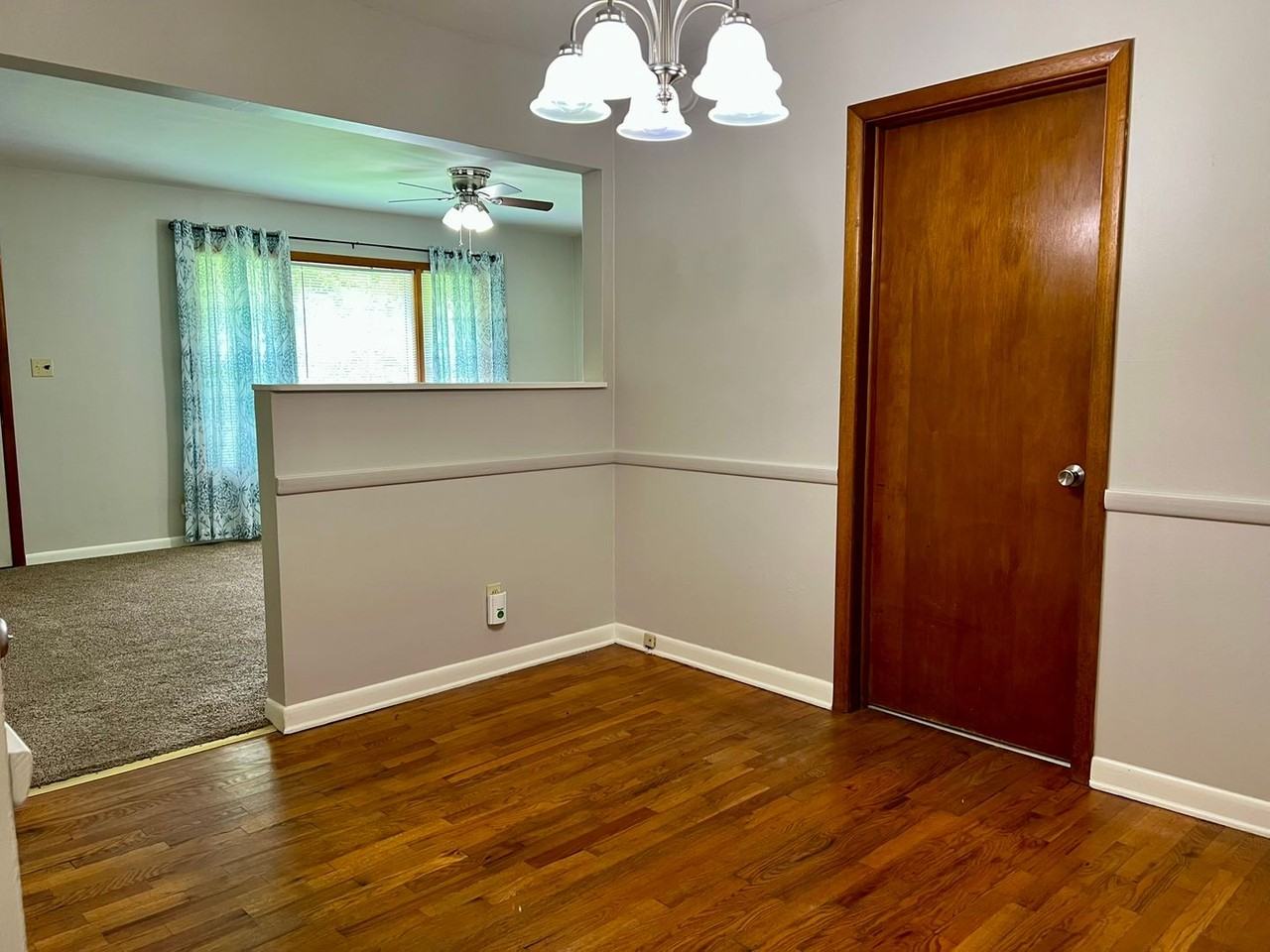 1860 S Robberson Ave - Photo 4 of 12