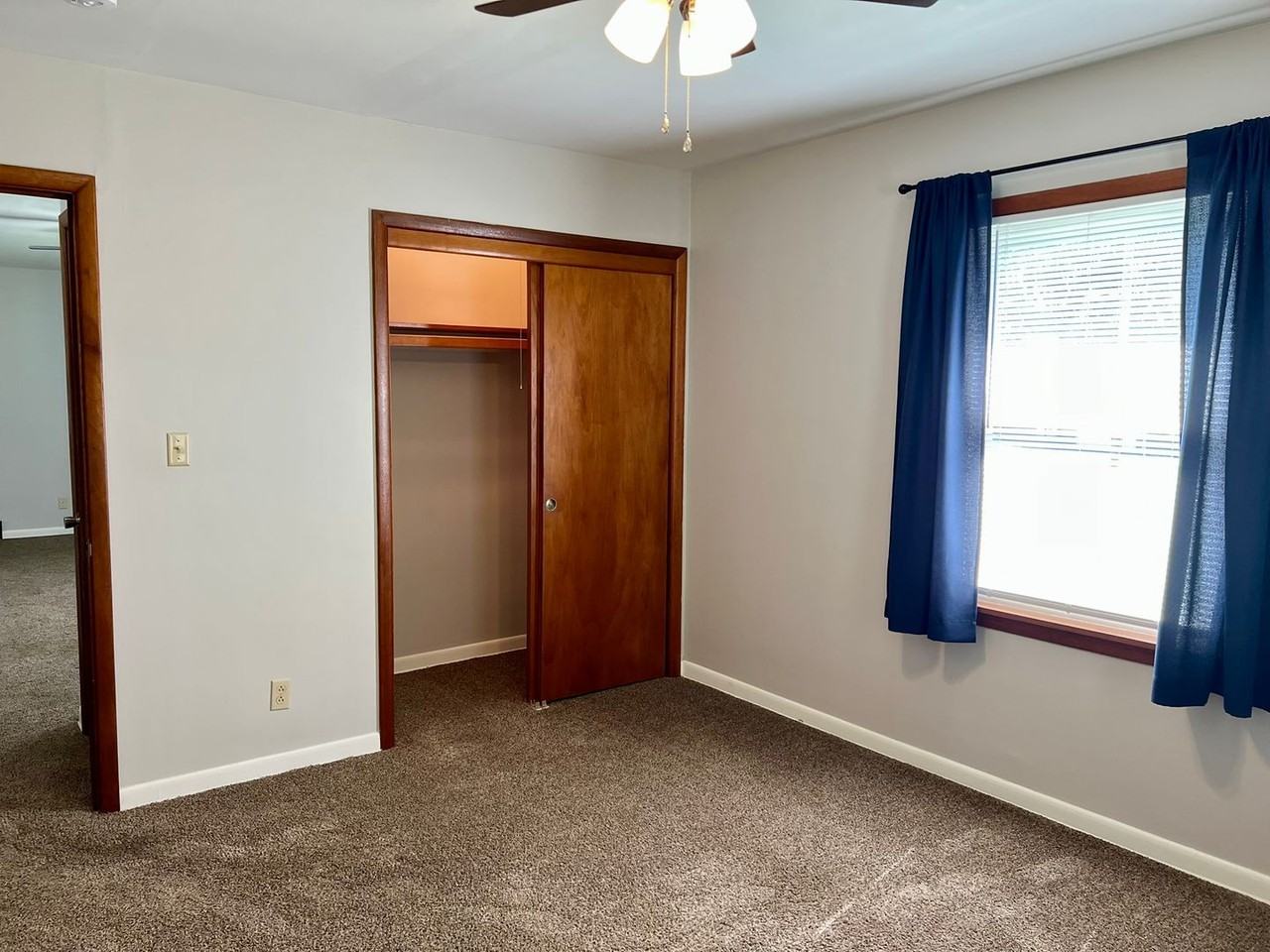 1860 S Robberson Ave - Photo 7 of 12