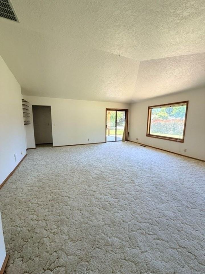 751 Catron St N - Photo 2 of 33