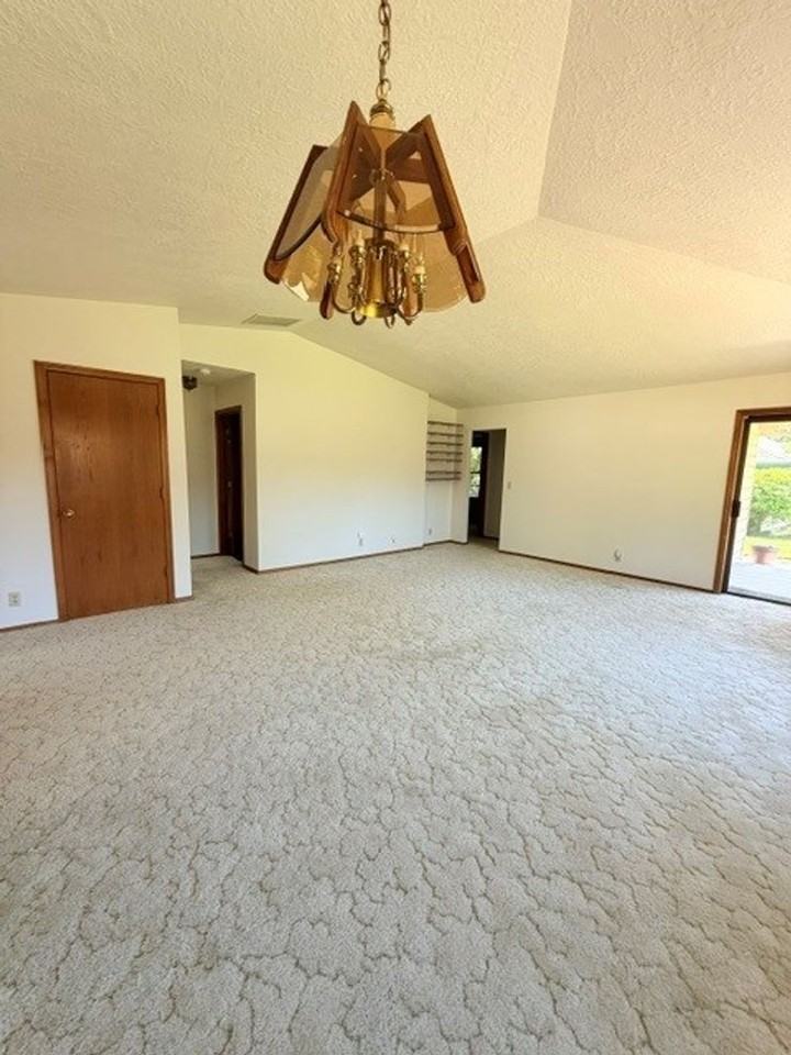 751 Catron St N - Photo 3 of 33