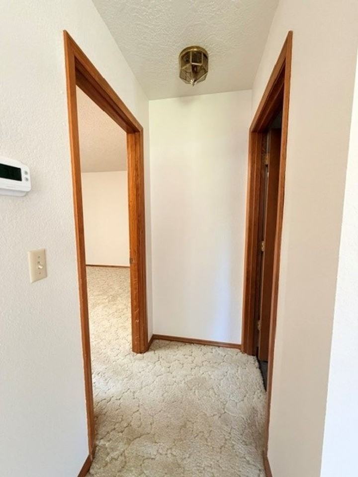 751 Catron St N - Photo 6 of 33